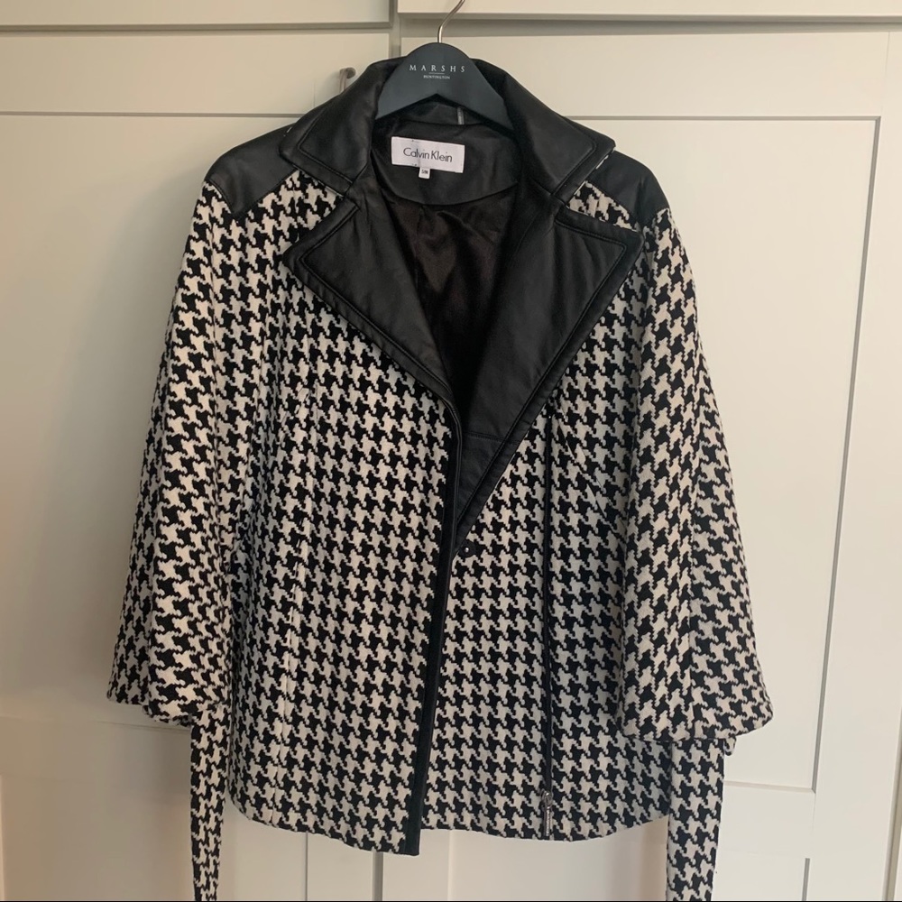 Calvin Klein - Women’s Black and White Shall